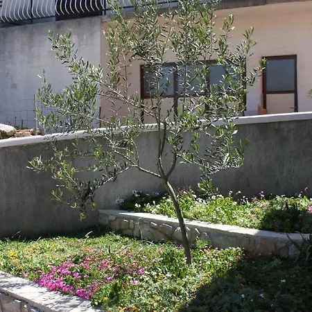 With A Parking Space Tkon, Pasman - 6216 *