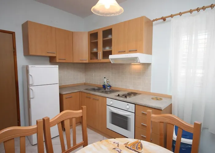 With A Parking Space Tkon, Pasman - 6216 * 트콘