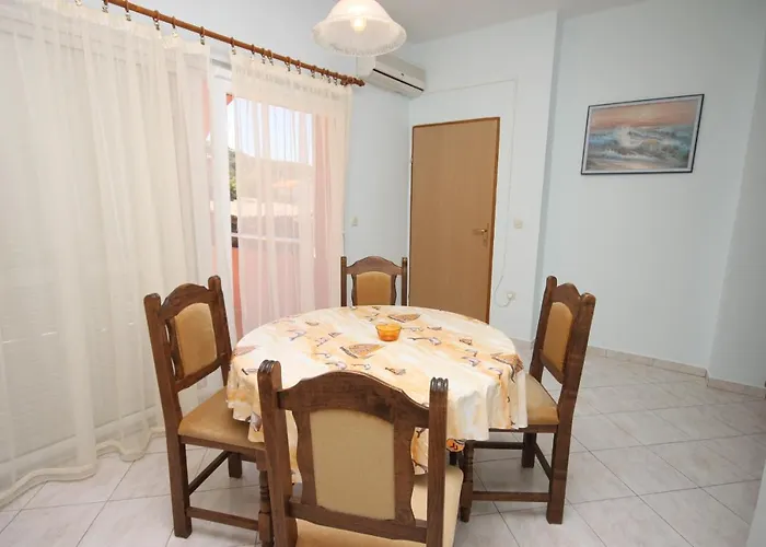 With A Parking Space Tkon, Pasman - 6216 * 트콘