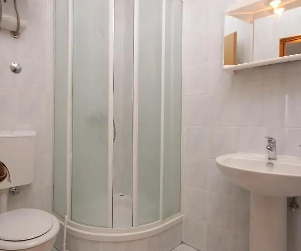 With A Parking Space Tkon, Pasman - 6216 * 트콘