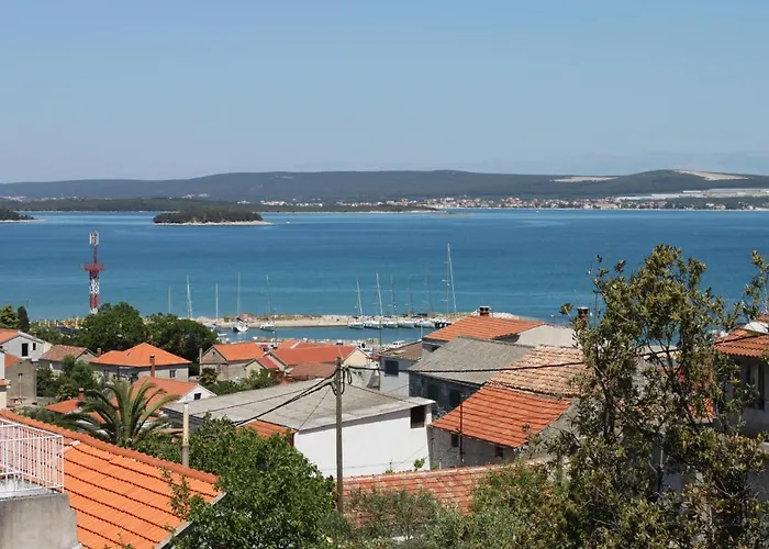 아파트 With A Parking Space Tkon, Pasman - 6216 *